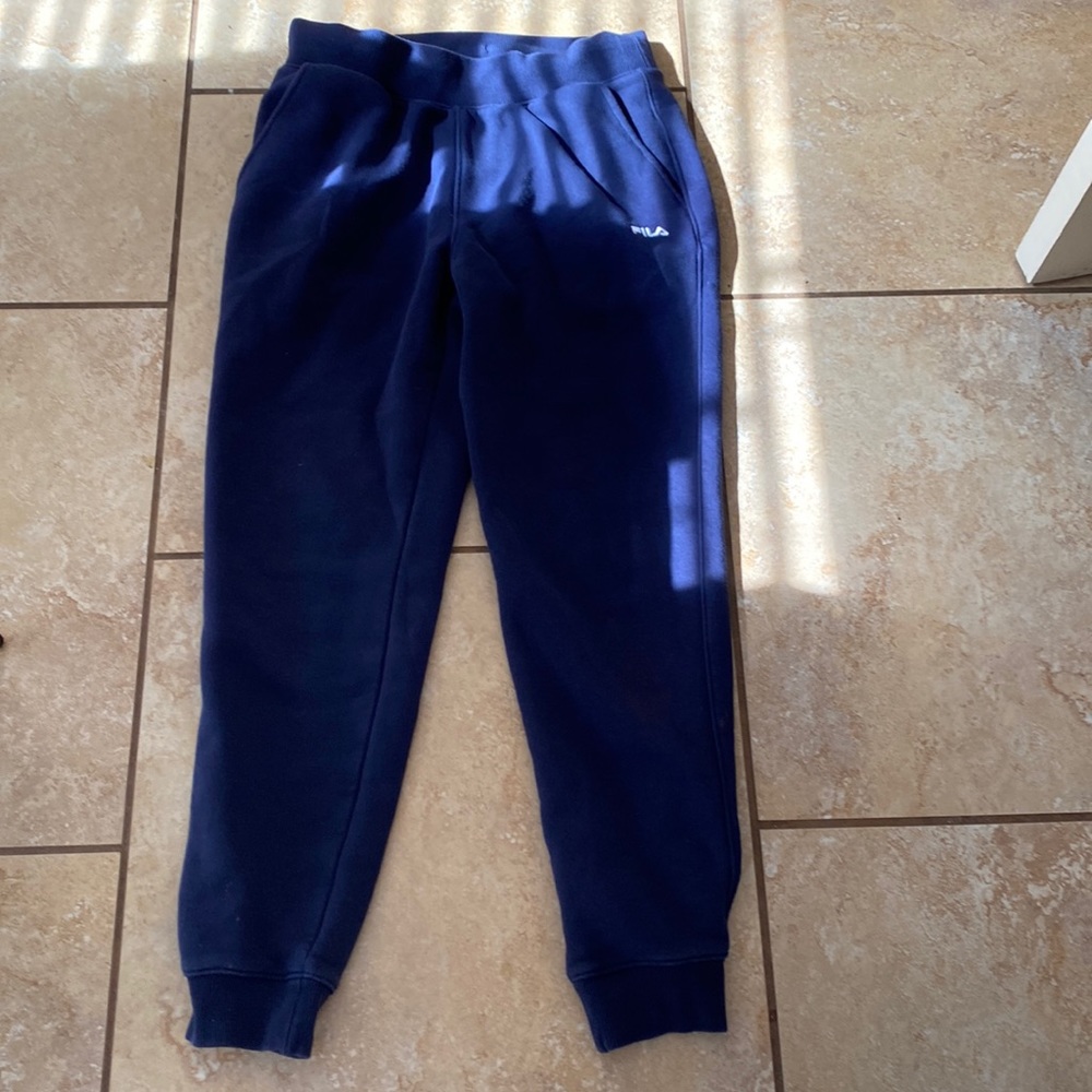 Snug fitting medium, solid pair. I have too many!
